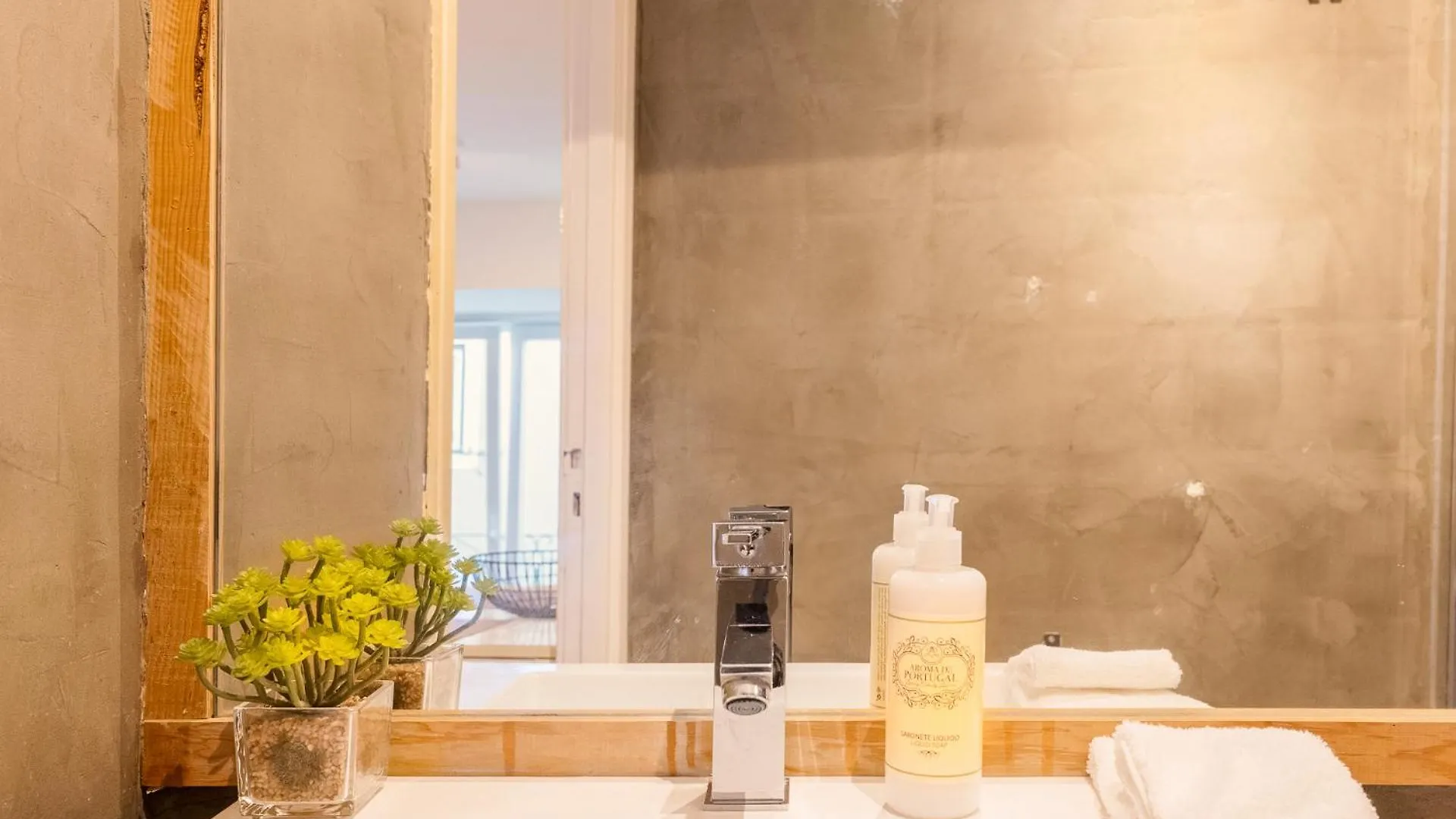 Contemporary Apartment In Chiado 3 Lissabon